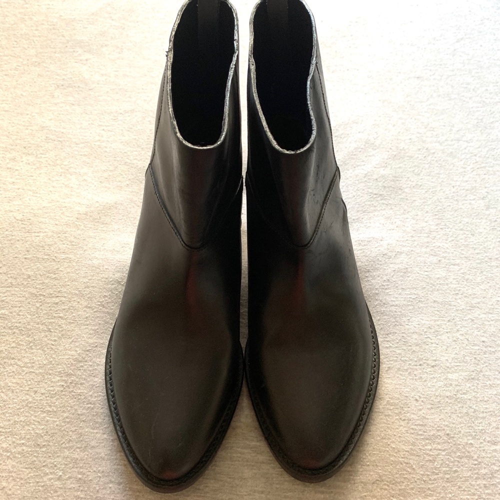 Theory flat black boot